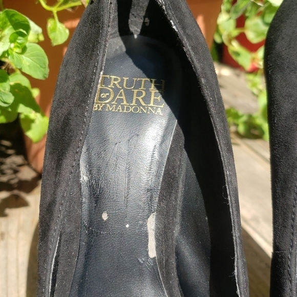 Madonna Truth or Dare Black Suede Pumps 6 - Picture 3 of 9
